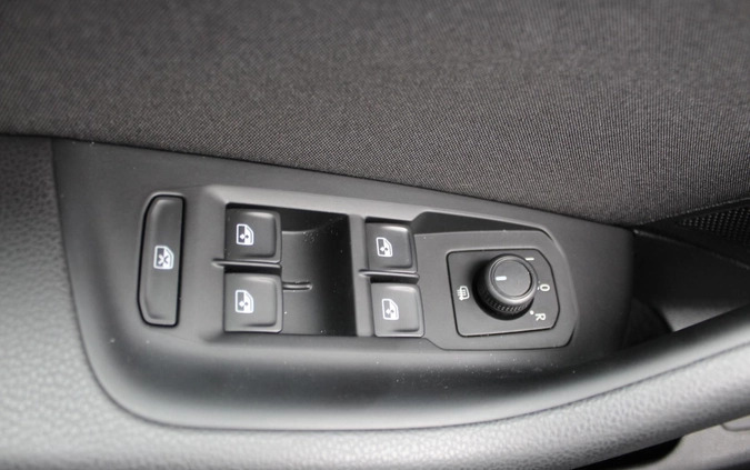 Volkswagen Passat cena 76500 przebieg: 104500, rok produkcji 2019 z Radzyń Podlaski małe 277